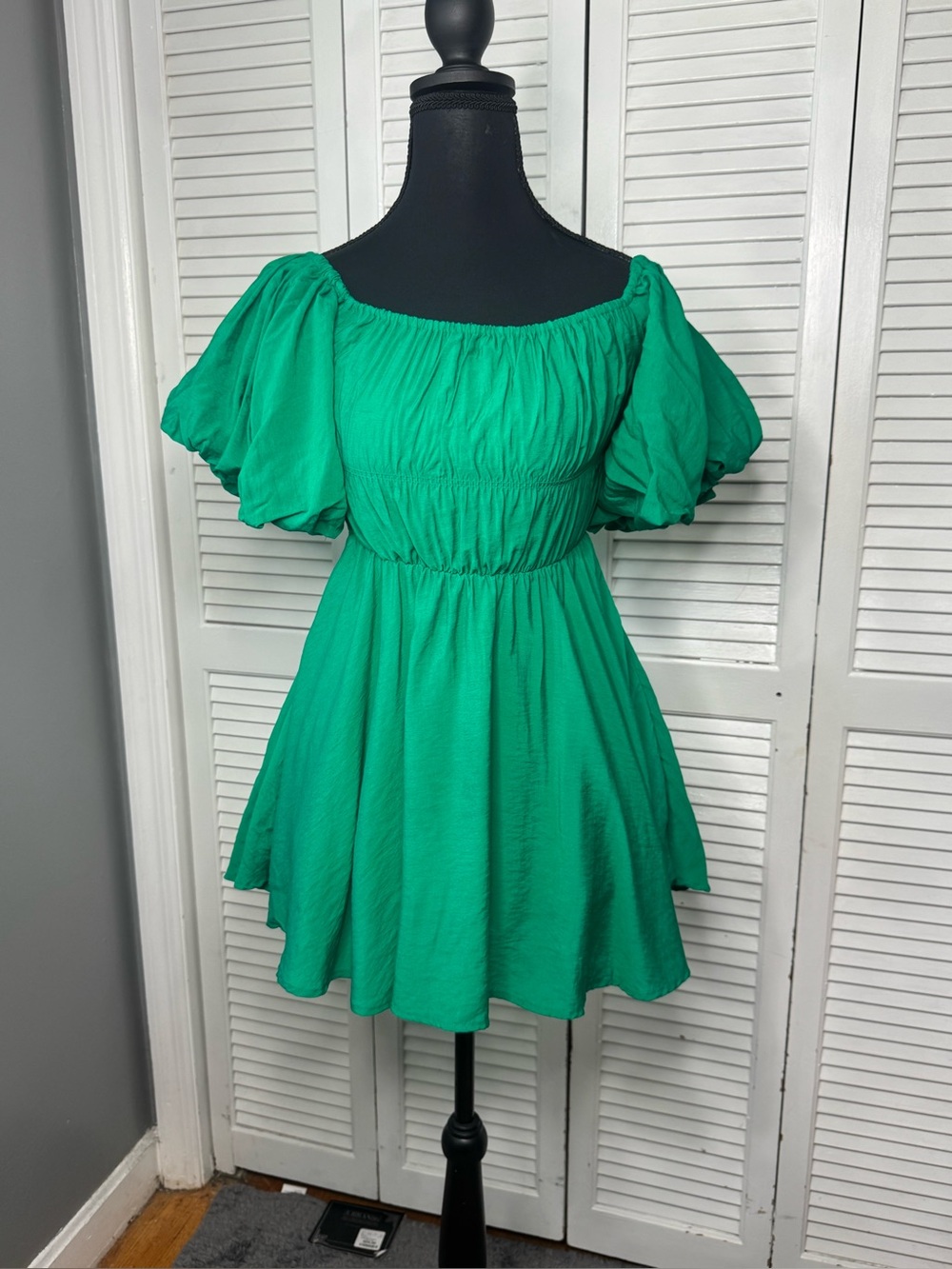 Green Puff Sleeve Mini Dress Smocked Bodice Babdoll Hello Molly Size 4